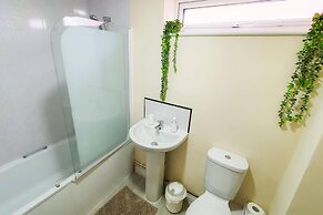 Charming 2-bed Apartment in Stroud