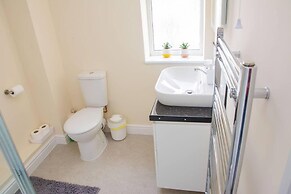 Charming 2-bed Apartment in Stroud