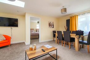 Charming 2-bed Apartment in Stroud