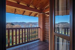La Luna nel Lago Lake View Garden