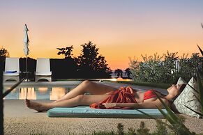 Niki's Villa - Luxury Seaview Villa!