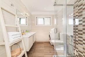 Niki's Villa - Luxury Seaview Villa!