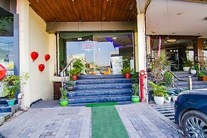 Fabhotel Skyla