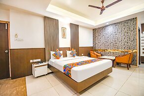Fabhotel Emerald