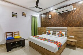 Fabhotel The Crestelia