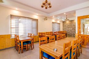 Fabhotel Himalayan Park