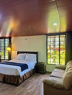 Pine Scape Lodge | Jacuzzi | BBQ | Pool | Mango Hosting