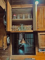 Pine Scape Lodge | Jacuzzi | BBQ | Pool | Mango Hosting