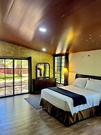 Pine Scape Lodge | Jacuzzi | BBQ | Pool | Mango Hosting
