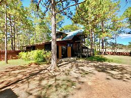 Pine Scape Lodge | Jacuzzi | BBQ | Pool | Mango Hosting