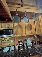 Pine Scape Lodge | Jacuzzi | BBQ | Pool | Mango Hosting