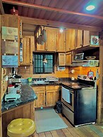 Pine Scape Lodge | Jacuzzi | BBQ | Pool | Mango Hosting