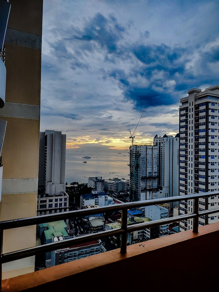 Manila Bay City View Room with Free Pool