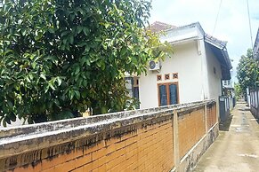 OYO 93425 Homestay Anisa