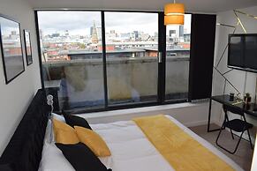 Penthouse 1-bed Apartment With Amazing Views