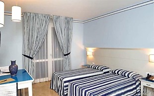 Cala La Luna Resort
