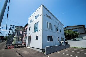 THE LUNA LOUNGE