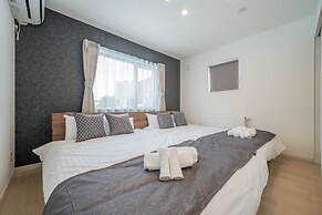 THE LUNA LOUNGE
