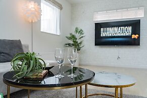 THE LUNA LOUNGE