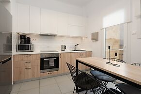 Classy Apartment in Koukaki, Walk to Metro & Acropolis