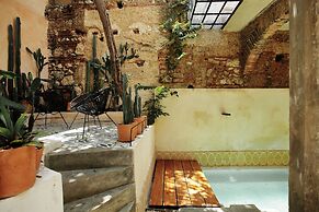 FIXIE LOFTS - Colonial Villa Suites with Pool