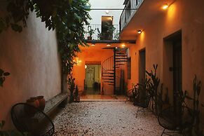 FIXIE LOFTS - Colonial Villa Suites with Pool
