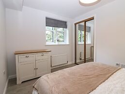11 Ambleside Court