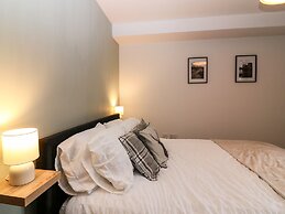 11 Ambleside Court