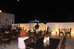 Hotel Rajwada Inn & club