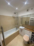 Spacious 1BD Flat - Next to Richmond Riverside!