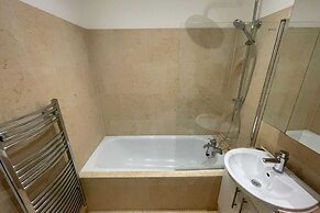 Spacious 1BD Flat - Next to Richmond Riverside!