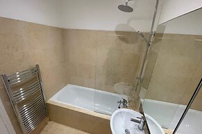 Spacious 1BD Flat - Next to Richmond Riverside!