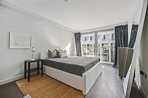 Sleek 2BD Flat W/terrace - 2 Mins From Farringdon!