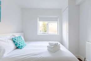 Radiant and Roomy 2BD Flat - Fulham!