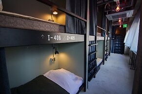 RED SUBMARINE - Hostel
