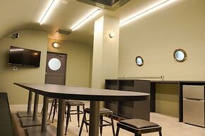 RED SUBMARINE - Hostel