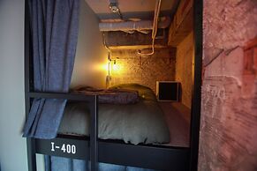 RED SUBMARINE - Hostel