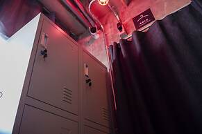 RED SUBMARINE - Hostel