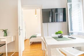 Friendly 2BR Apt- Near Rennweg