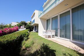 Private Garden Oasis in 4-bed Flat, With Hotel Perks