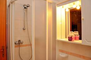 Cozy Studio Flat With Shared Pool-beahost