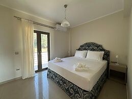 Elpida Luxury Apartments & Suites