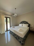 Elpida Luxury Apartments & Suites