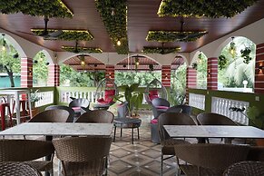 Palm Springs Beach Resort - Gorai