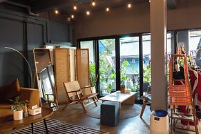 Ti Thong Hostel