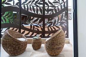 Stylish Studios Pool Near Beach