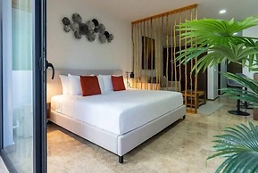 Stylish Studios Pool Near Beach
