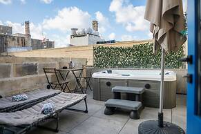 Mandera's Boutique Suites & Dorms