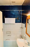 Pinetree Inn Hotel