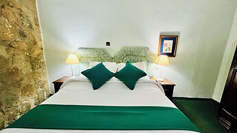 Pinetree Inn Hotel